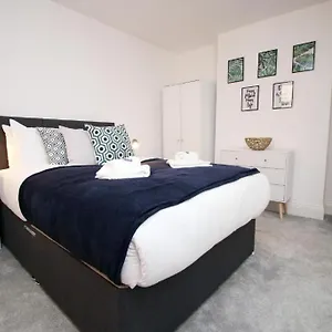  Apartment Charming 2-bed Escape In Vibrant